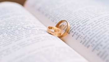 Lesungen zur Hochzeit: Weltliche und religiöse Textvorlagen